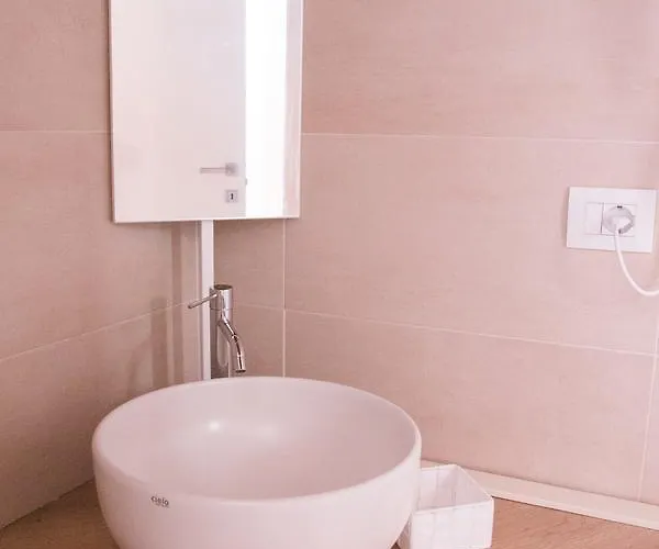 לינה וארוחת בוקר Silvia 4*